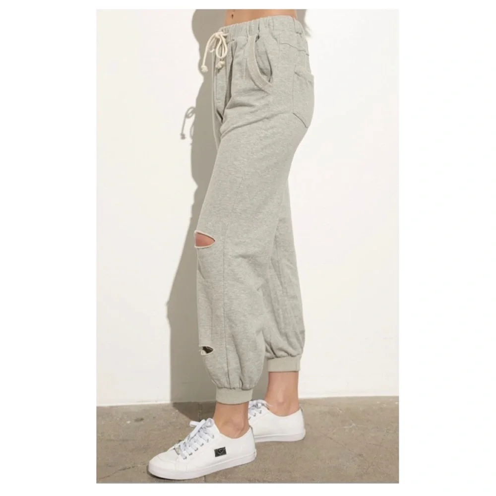 42 $20 start❤️ Comfy gray distressed joggers with pockets - Picture 4 of 5